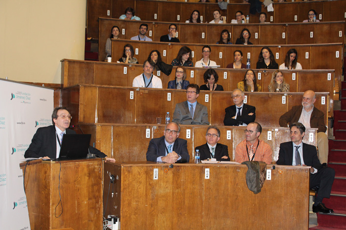 Un momento de la conferencia magistral sobre el Prof. De León