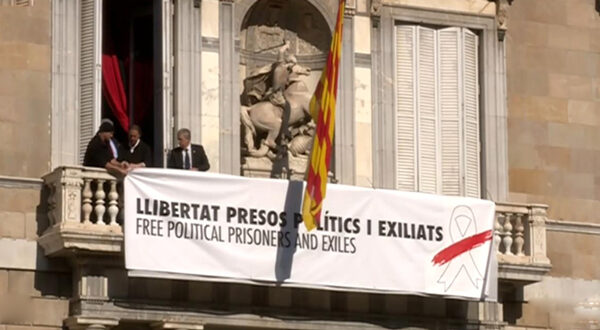 La nueva pancarta de la Generalitat