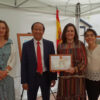 De izquierda a derecha, las doctoras Leal y Jiménez e Isabel Aragón, junto al embajador, tras recibir el reconocimiento