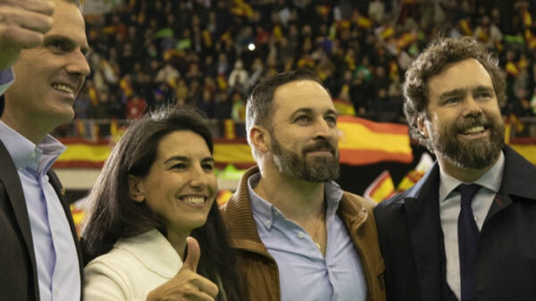 Santiago Abascal y otros miembros de Vox