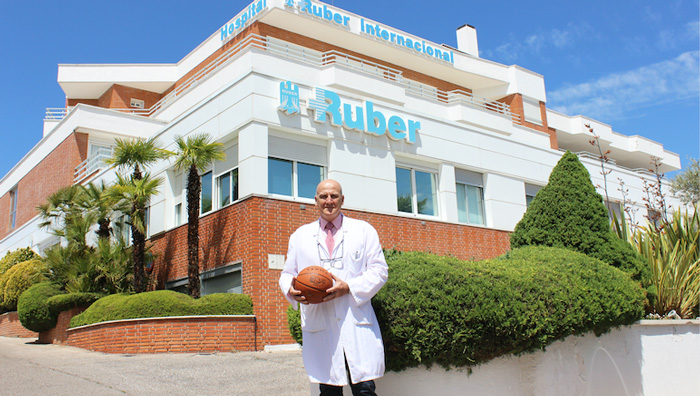 El doctor Alfonso del Corral, jefe de Medicina y Traumatología del Deporte del Hospital Ruber Internacional