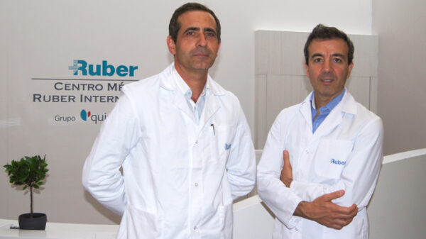 Los cirujanos Carlos Gullón Cabrero y Ramón Calderón Nájera