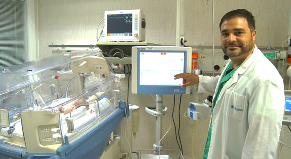El doctor Gonzalo Zeballos especialista en neonatología de la Unidad de Pediatría y Adolescencia del Hospital Ruber Internacional