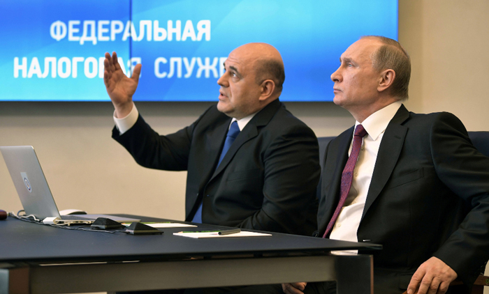 Putin con Mijaíl Mishustin