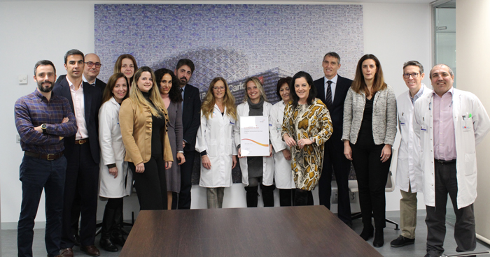 Equipo directivo del Hospital Universitario Rey Juan Carlos con el certificado del Sello EFQM 5 Stars