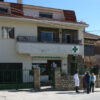 Farmacia rural en una foto de archivo