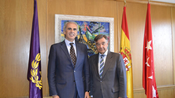 Enrique Ruiz Escudero, Consejero de Sanidad de la Comunidad de Madrid y Luis González Díez, Presidente del Colegio Oficial de Farmacéuticos de Madrid