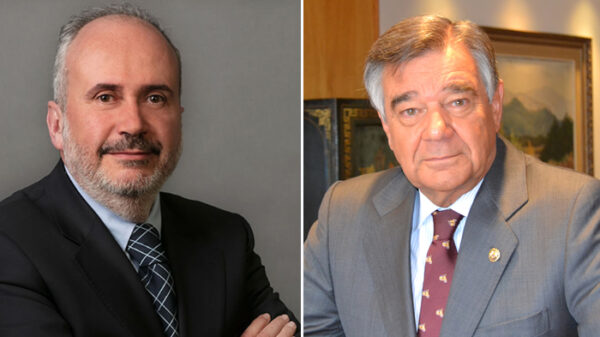 A la izquierda, Javier Mercadé, director general de Neuraxpharma Spain; a la derecha, Luis González, presidente del COFM
