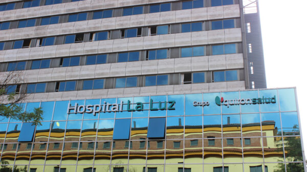 Fachada del Hospital La Luz