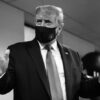Donald Trump con mascarilla