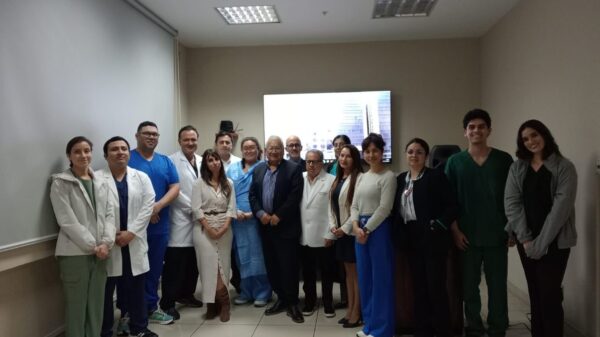 La Fundación Jiménez Díaz contribuye con su experiencia a la realización de las primeras cirugías robóticas de mama de Perú.