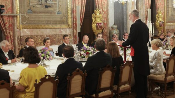 Su Majestad el Rey Felipe VI en un momento durante su discurso, ante Emmanuel Macron y Pedro Sánchez. Foto: ©Casa Real.