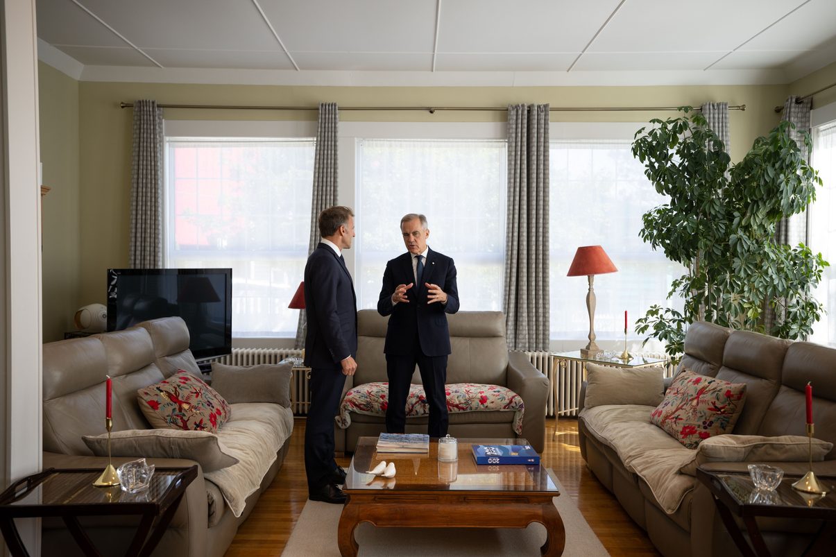 El primer ministro de Canadá, con el Presidente Emmanuel Macron, durante su visita a San Pedro y Miquelón, Francia. Foto: ©Gobierno de Canadá/ Oficial.