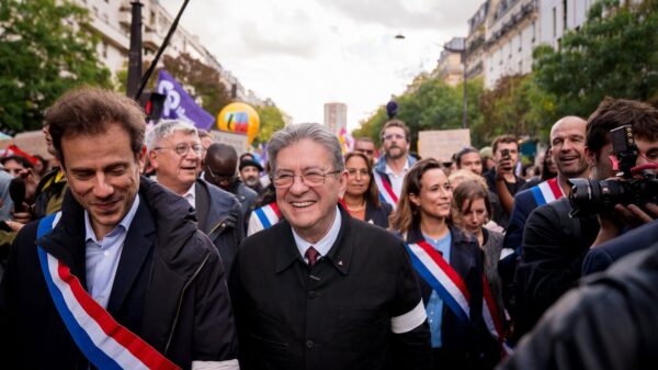 El candidato presidencial francés Jean-Luc Mélenchon, en las protestas estudiantiles de París. Foto: ©Jean-Luc Mélenchon/ Facebook.