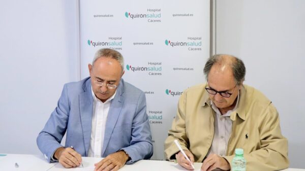 El Hospital Quirónsalud Cáceres y el Cáceres Patrimonio de la Humanidad renuevan su acuerdo de colaboración.