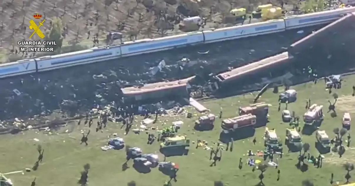Imágenes aéreas del lugar del accidente entre un AVE y un Iryo en Urda (Toledo), difundidas por la Guardia Civil. Foto: Guardia Civil.