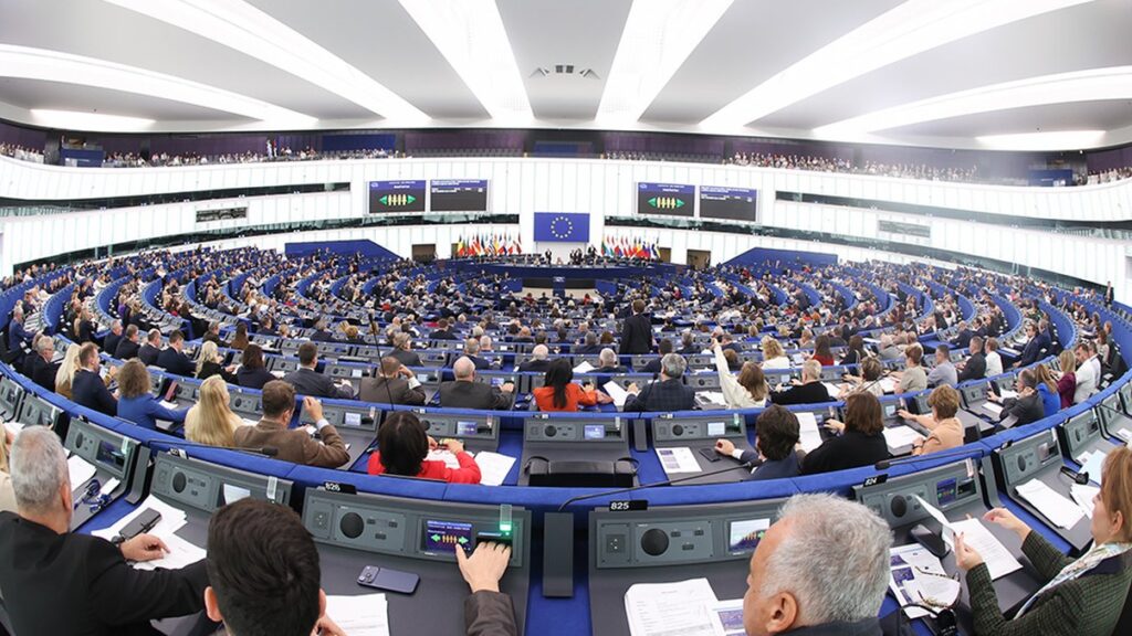 Roberta Metsola en el hemiciclo del Parlamento Europeo