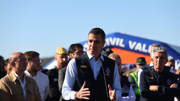El presidente del Gobierno, Pedro Sánchez, durante su visita al Puesto de Mando Avanzado habilitado en Urda (Toledo) tras el accidente ferroviario, el 28 de octubre de 2026. Foto: ©Pool Moncloa/Sandra Armada.