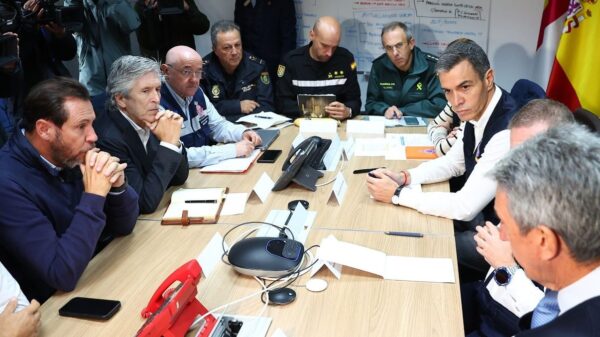 Reunión del CECOPI en el Centro 112 de Toledo para coordinar la emergencia del accidente ferroviario de Urda, el 29 de octubre de 2026. Foto: ©Pool Moncloa/Fernando Calvo.